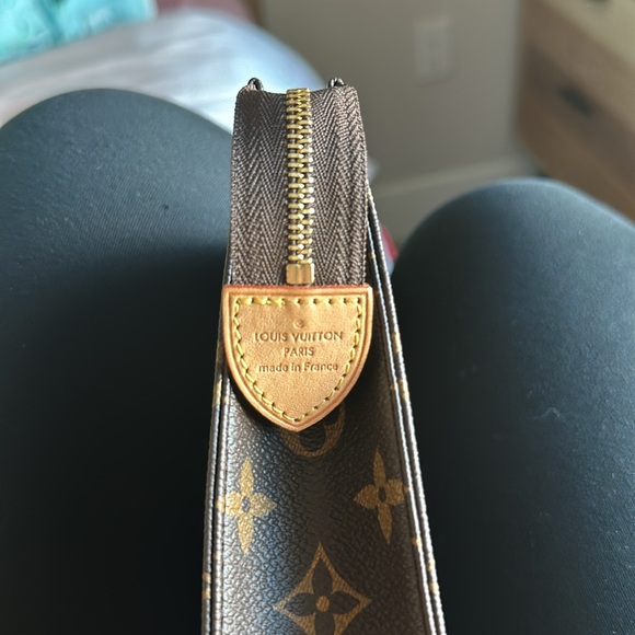 AUTHENTIC LOUIS VUITTON TOILETRY POUCH 26. Excellent condition. - Picture 13 of 14